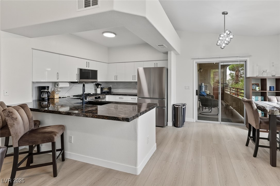 1704 Queen Victoria Street 203