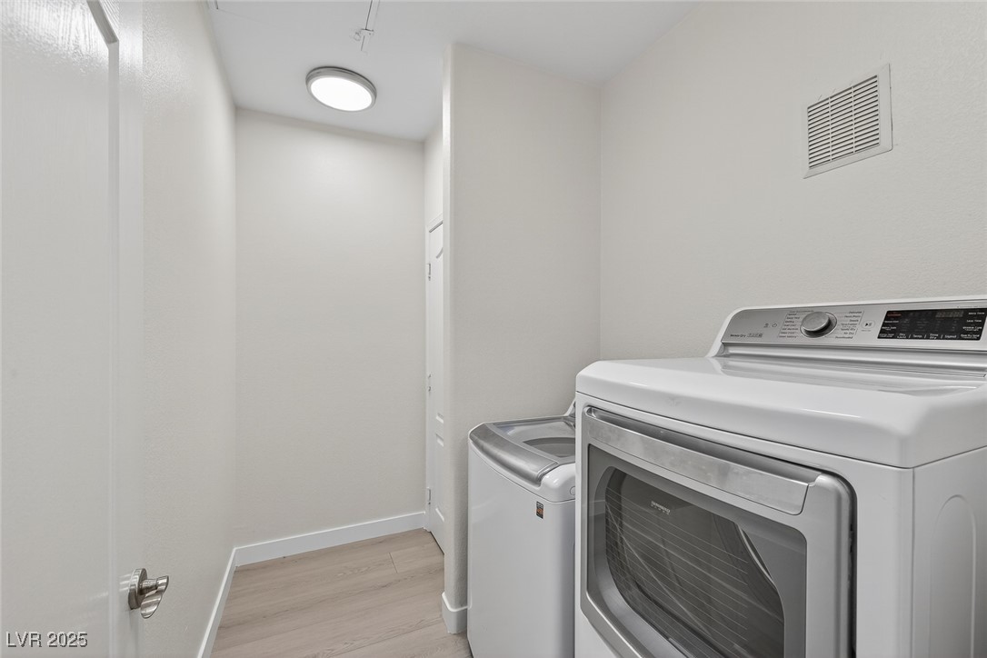 1704 Queen Victoria Street 203