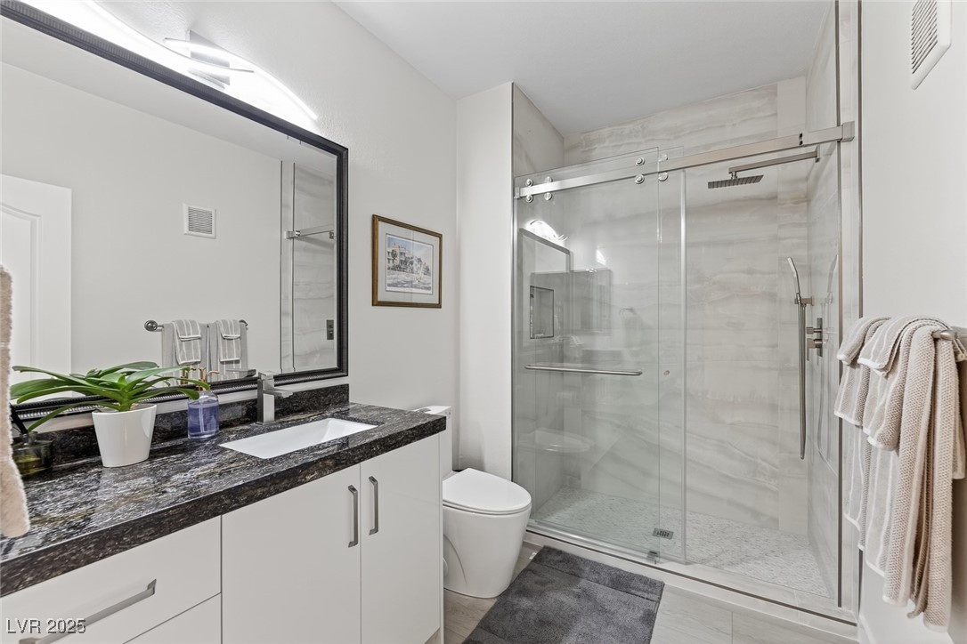 1704 Queen Victoria Street 203
