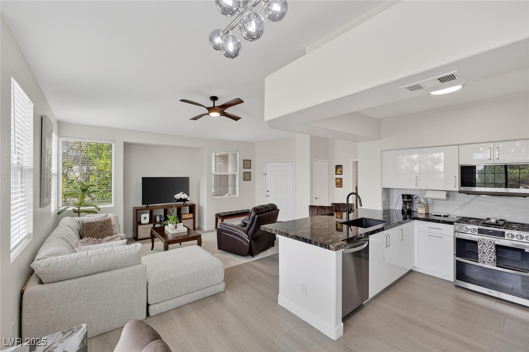 1704 Queen Victoria Street 203