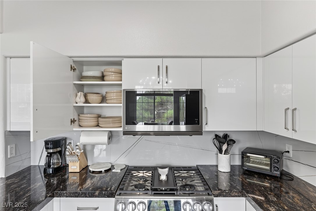 1704 Queen Victoria Street 203