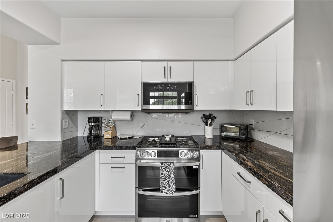 1704 Queen Victoria Street 203