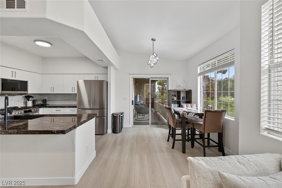 1704 Queen Victoria Street 203