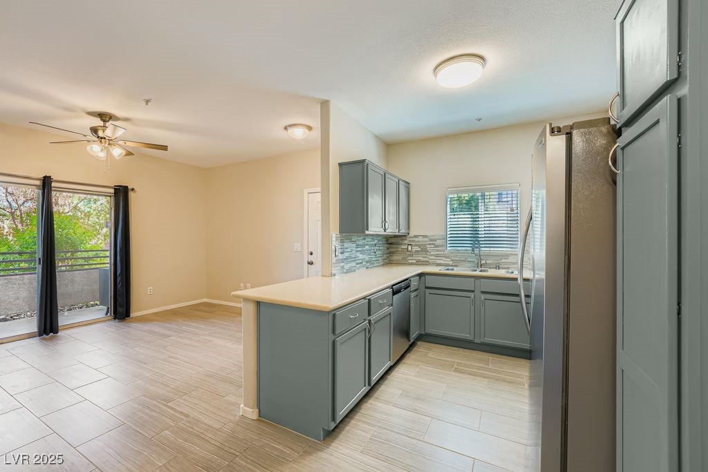 2291 West Horizon Ridge Parkway 10155