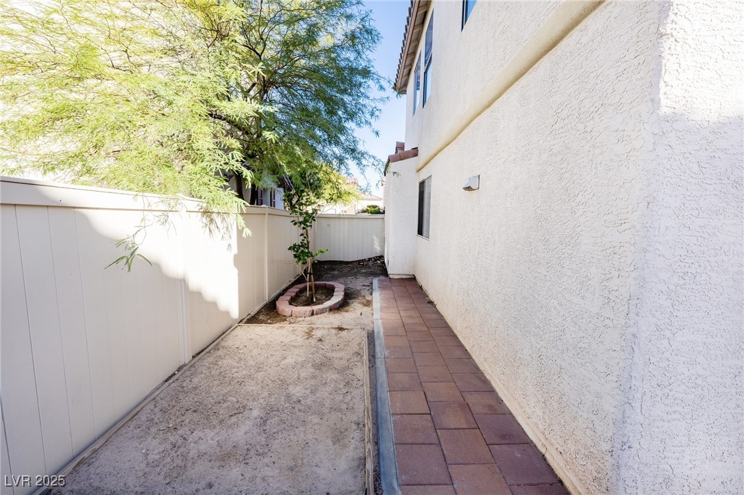 8177 Amphora Street