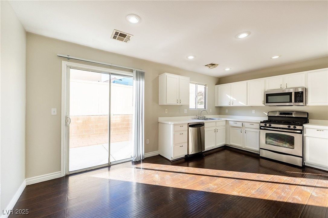 8177 Amphora Street