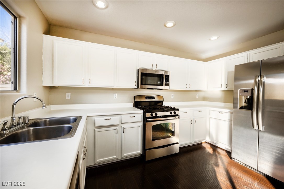 8177 Amphora Street