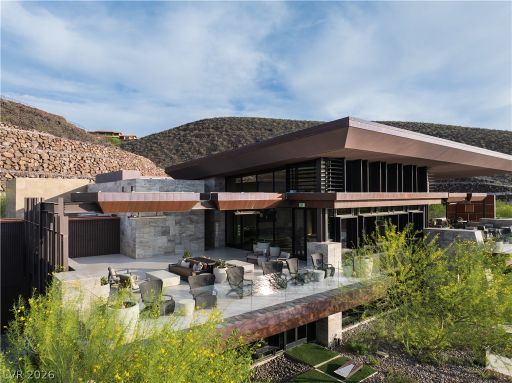 8 Sanctuary Peak Court