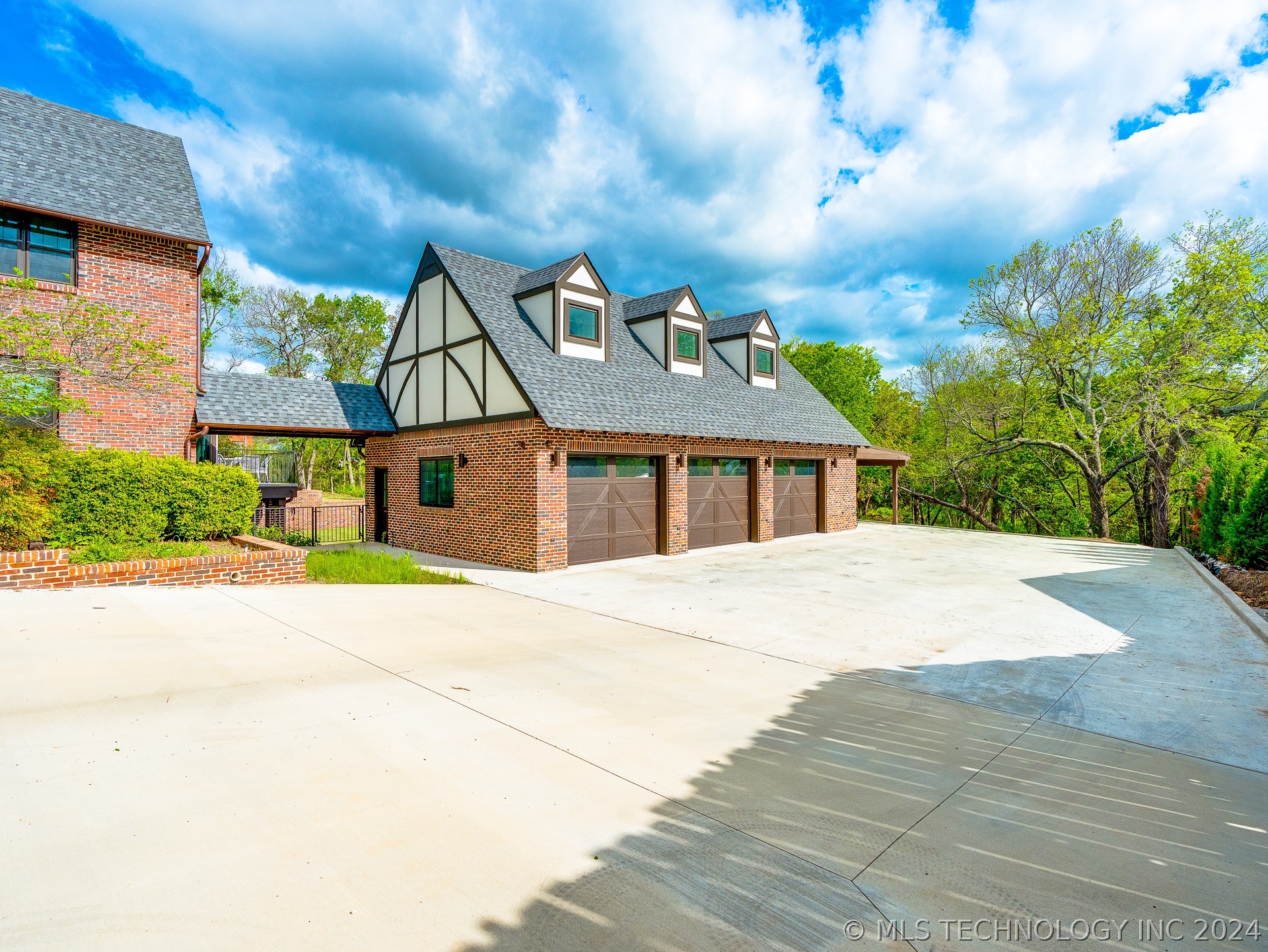 205 E Kings