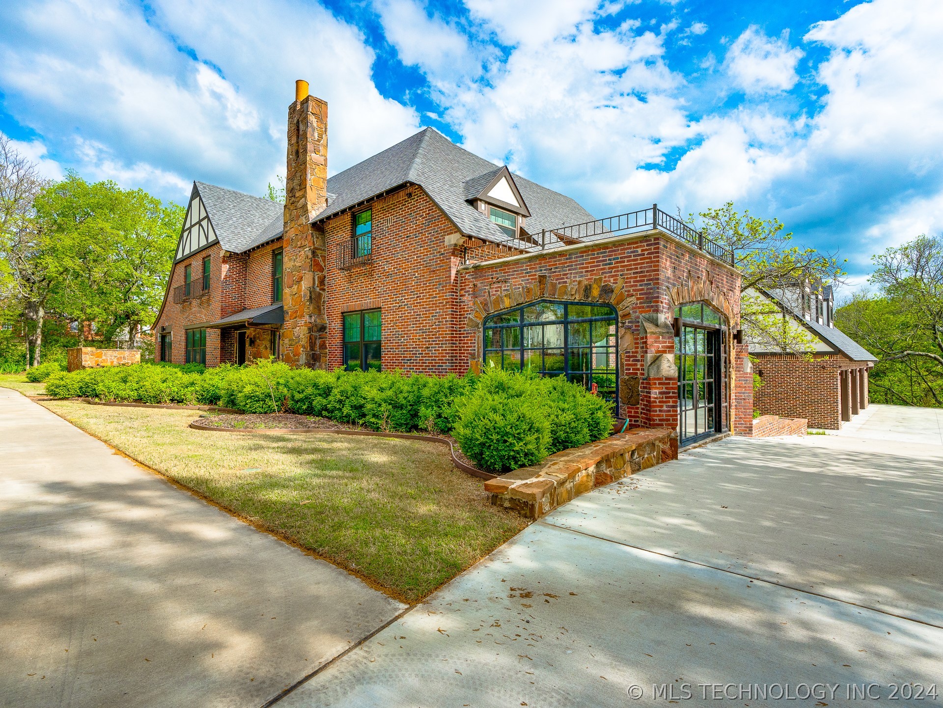 205 E Kings