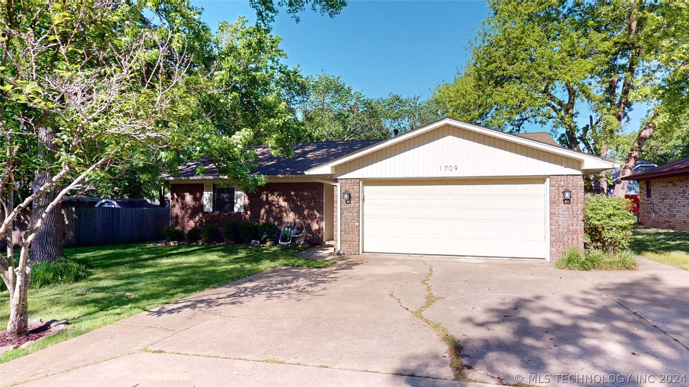 1709 Bois D Arc Lane