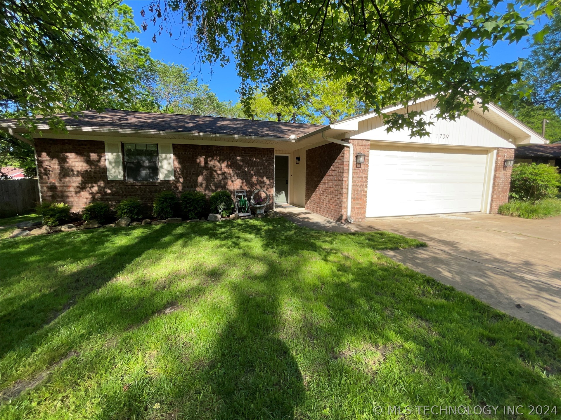 1709 Bois D Arc Lane