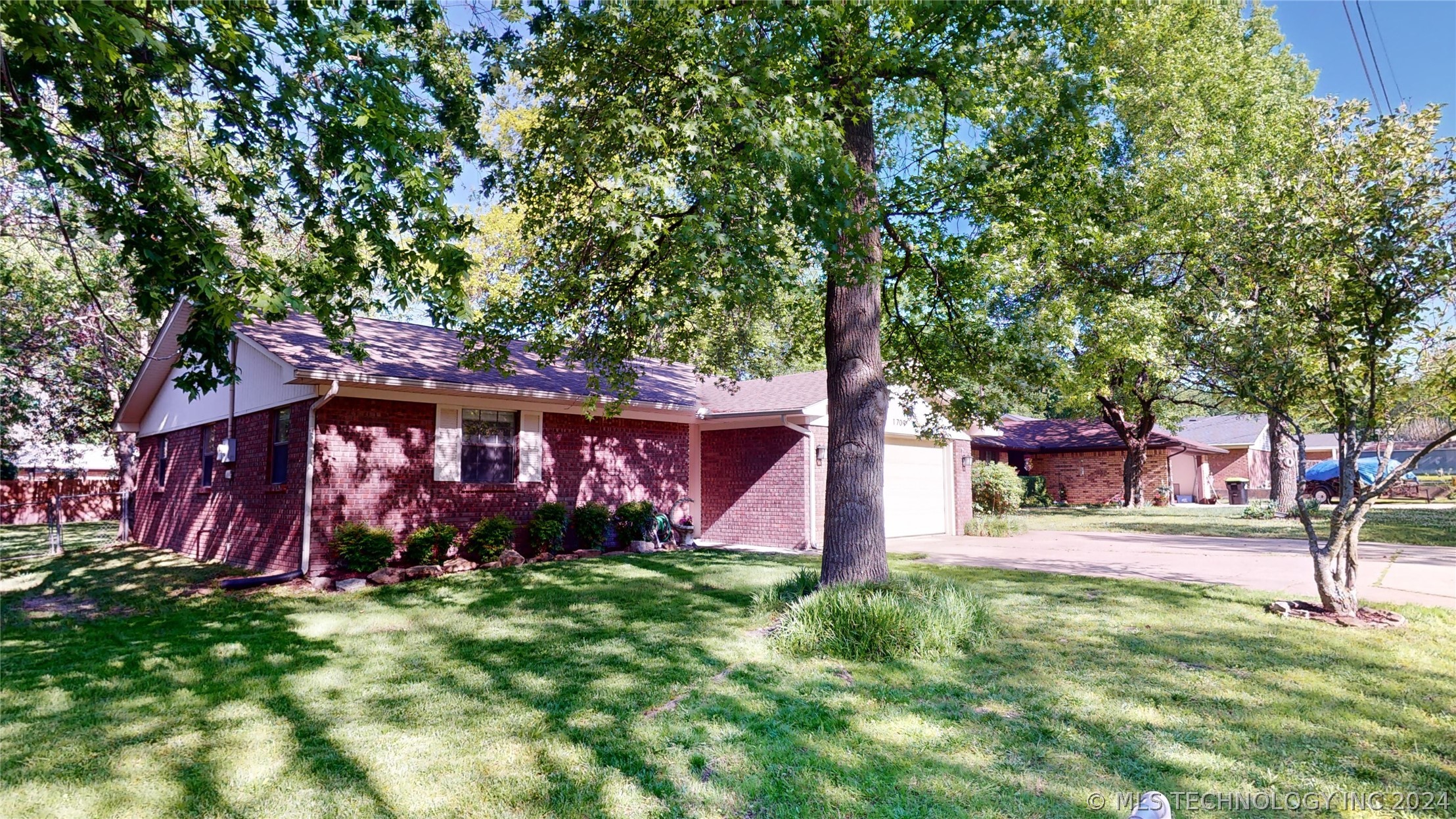 1709 Bois D Arc Lane