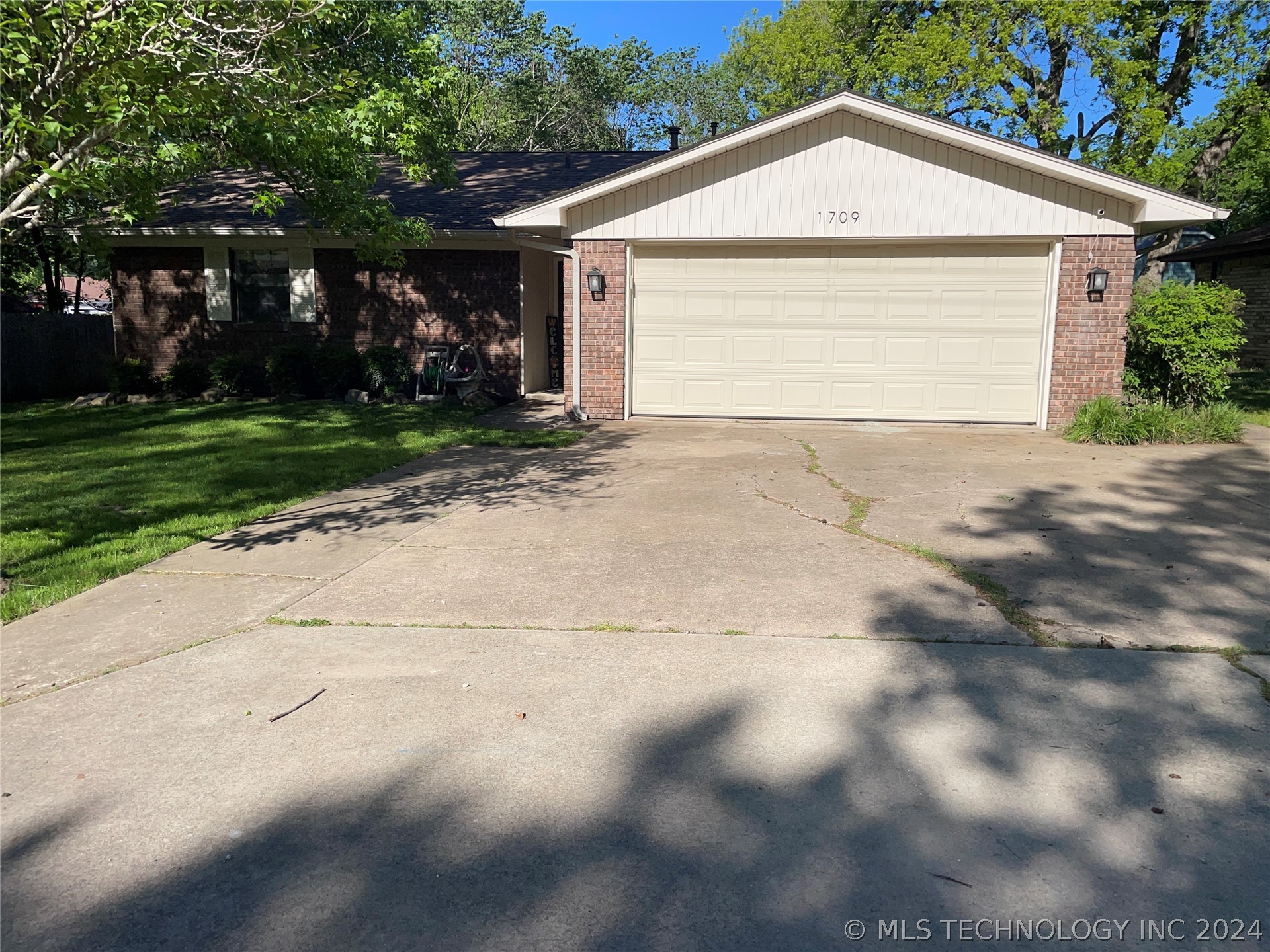 1709 Bois D Arc Lane