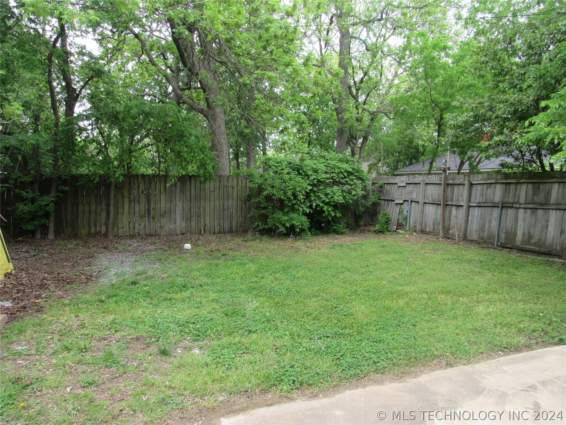 1305 S Johnston