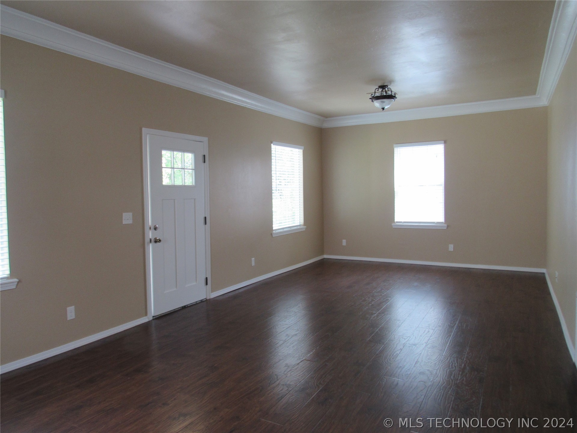 1305 S Johnston