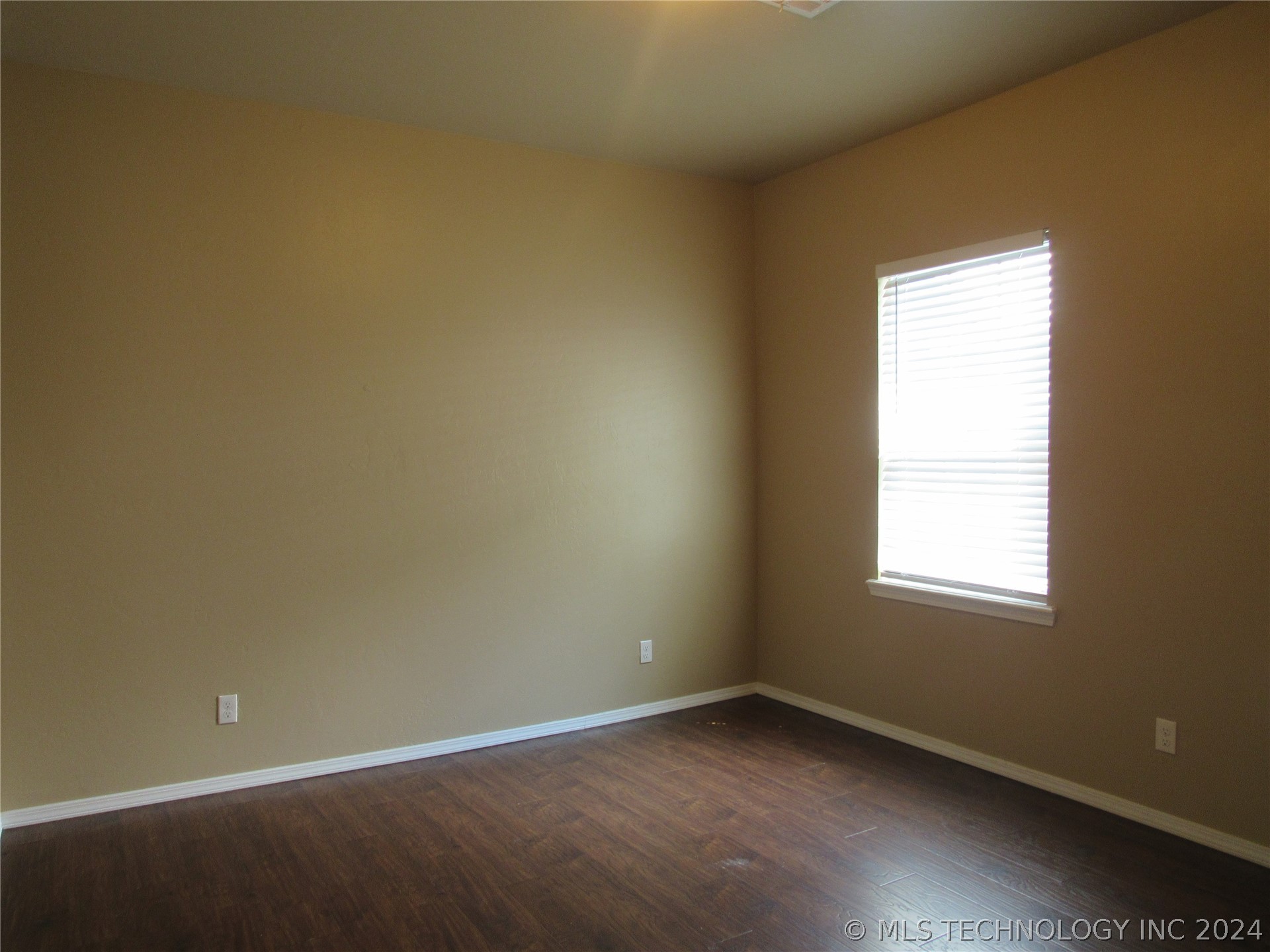 1305 S Johnston