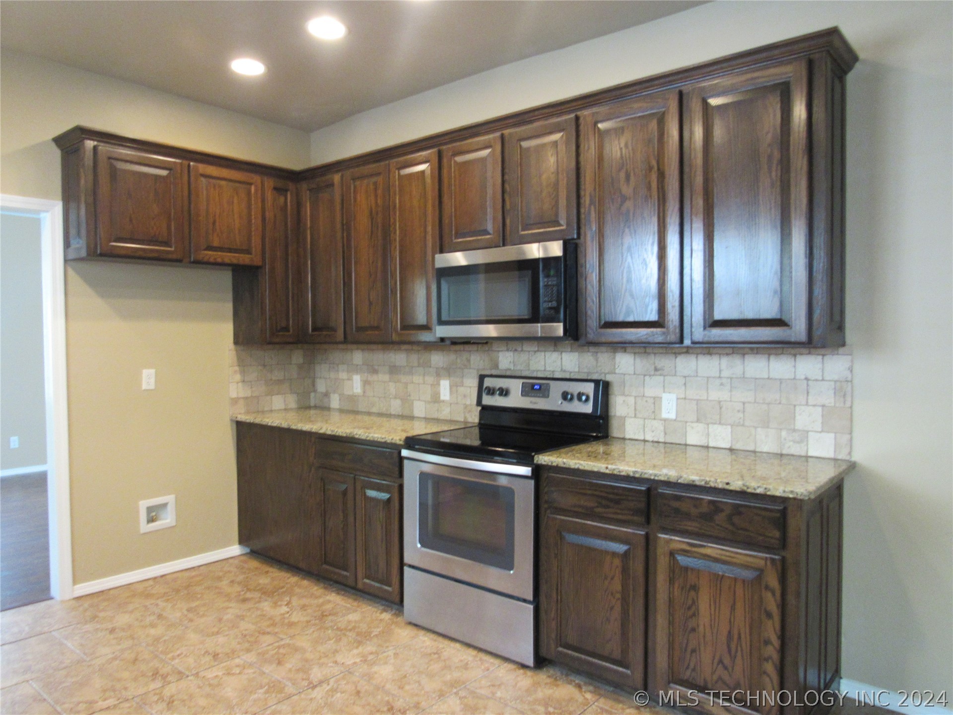 1305 S Johnston