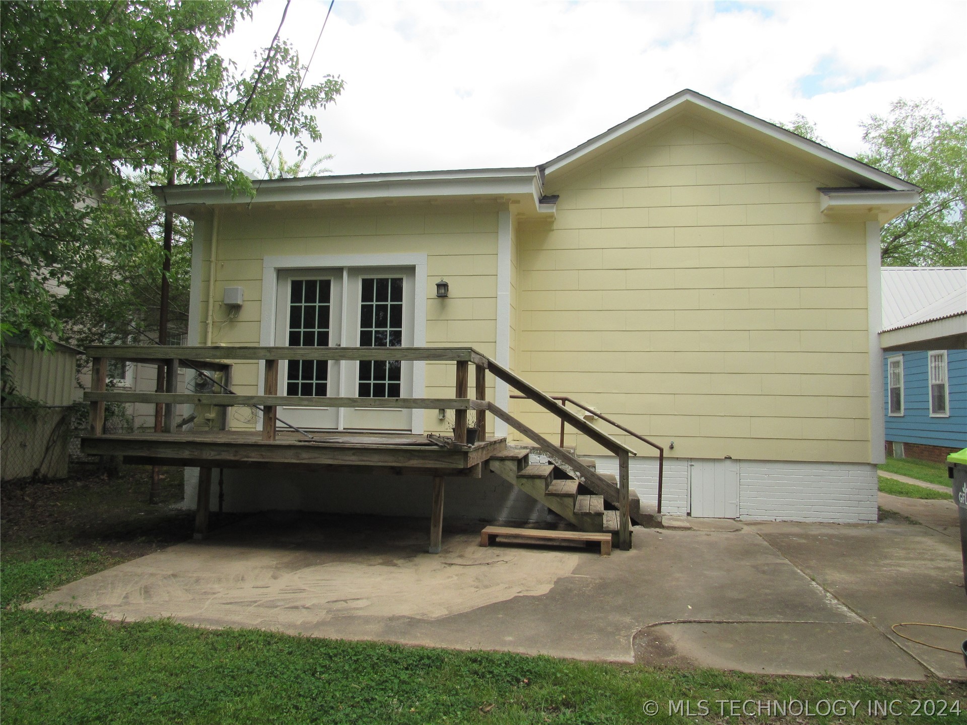 1305 S Johnston