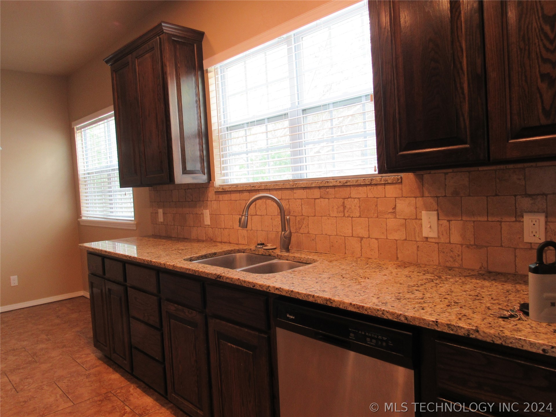1305 S Johnston
