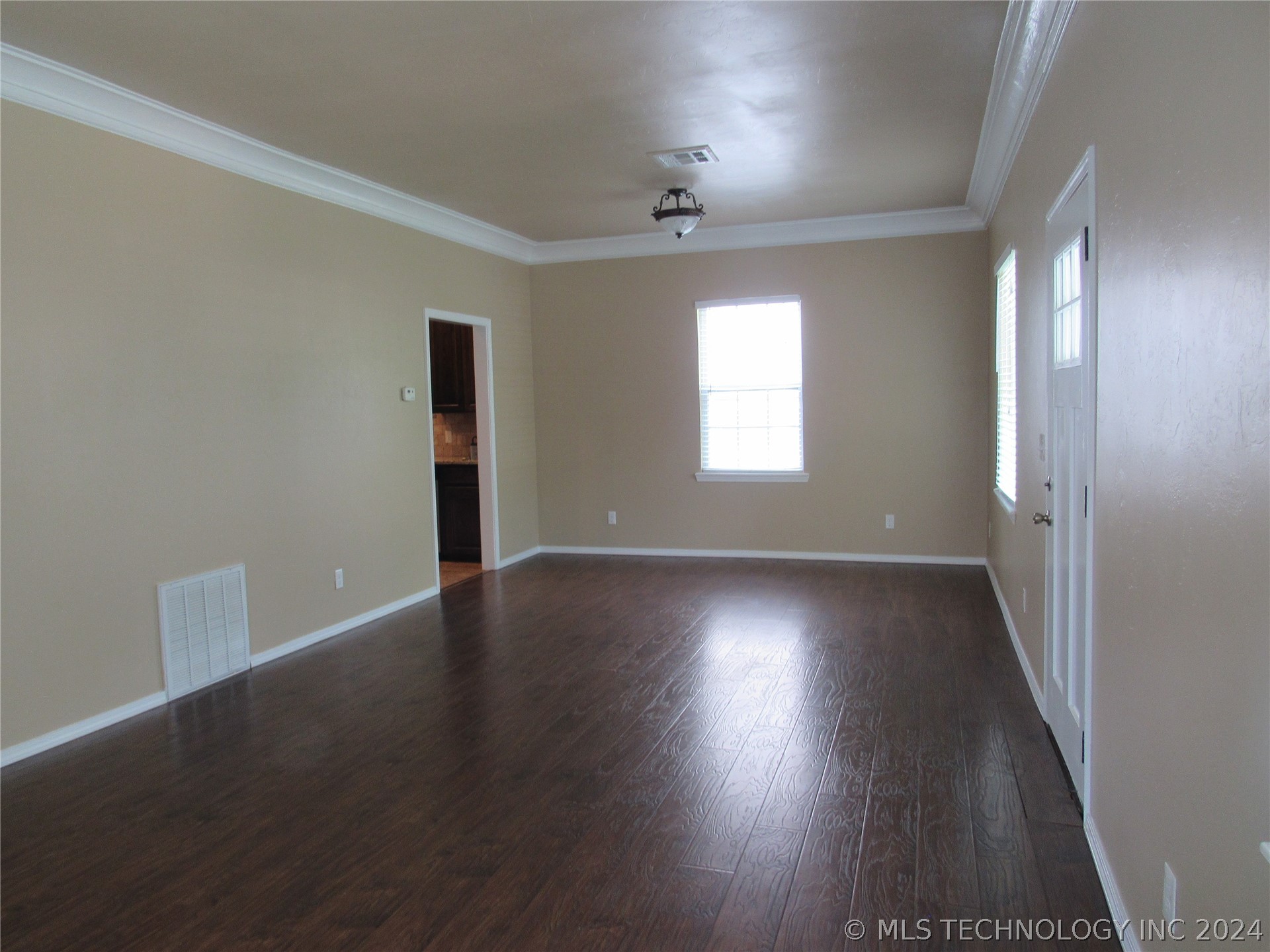 1305 S Johnston