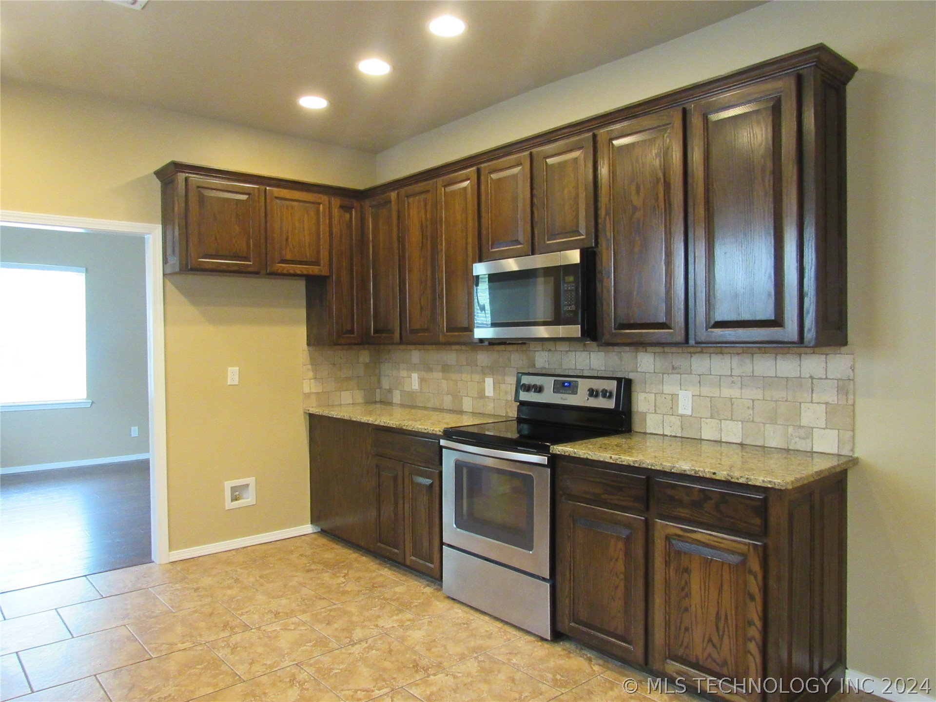 1305 S Johnston