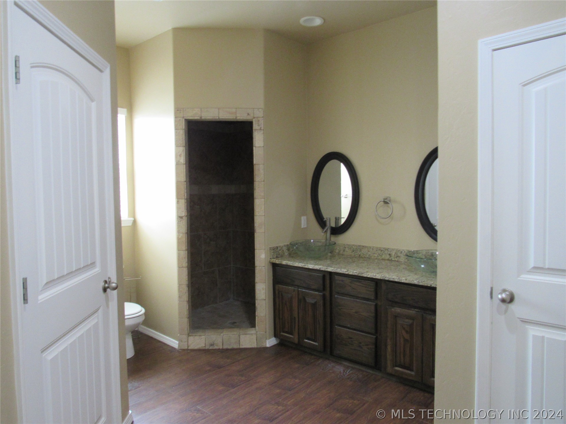 1305 S Johnston