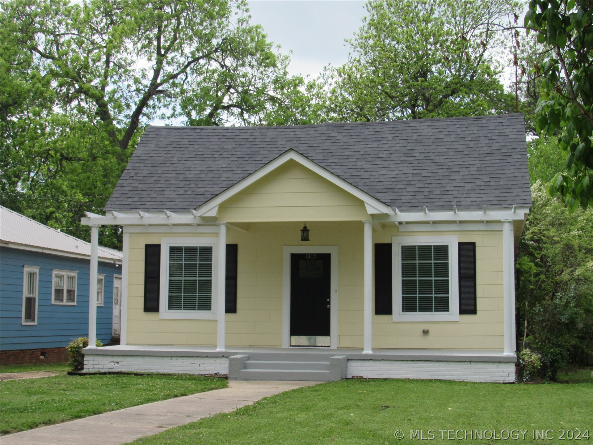 1305 S Johnston