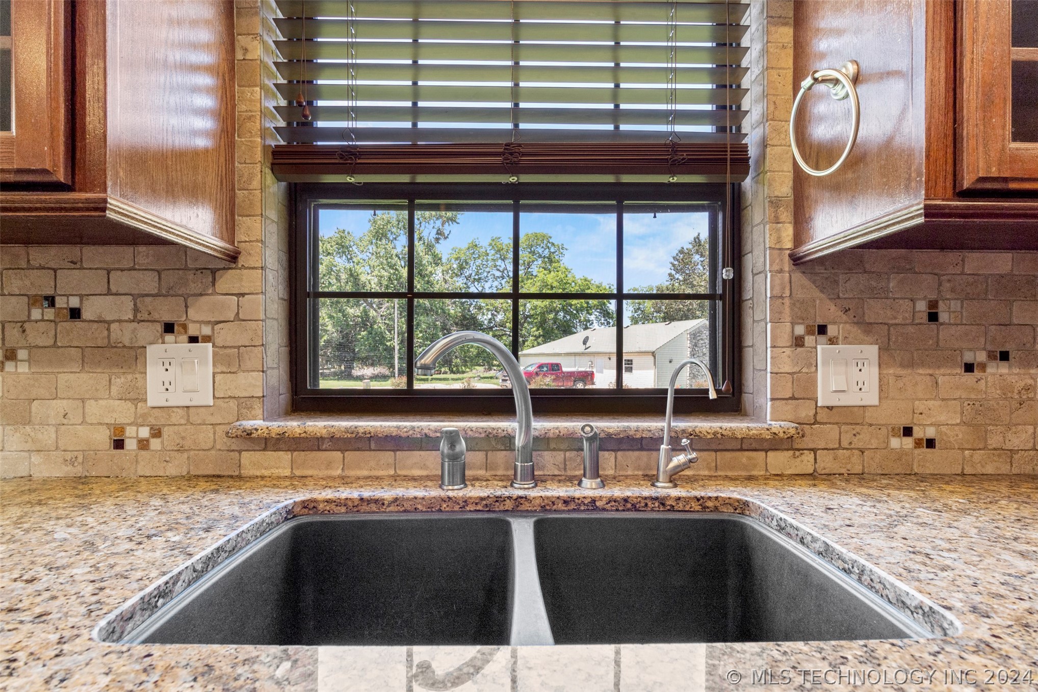 7183 Country Hollow