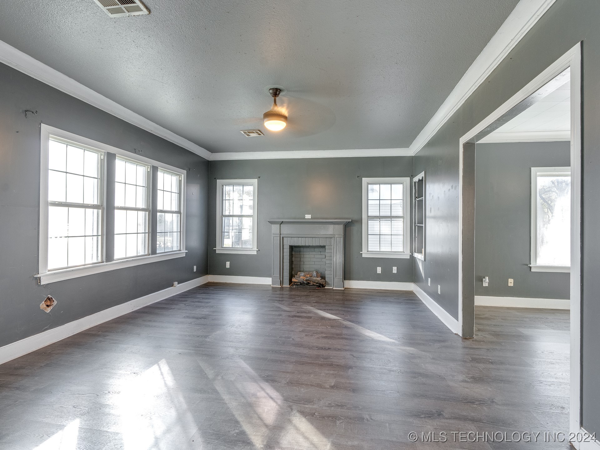 1116 E 8th