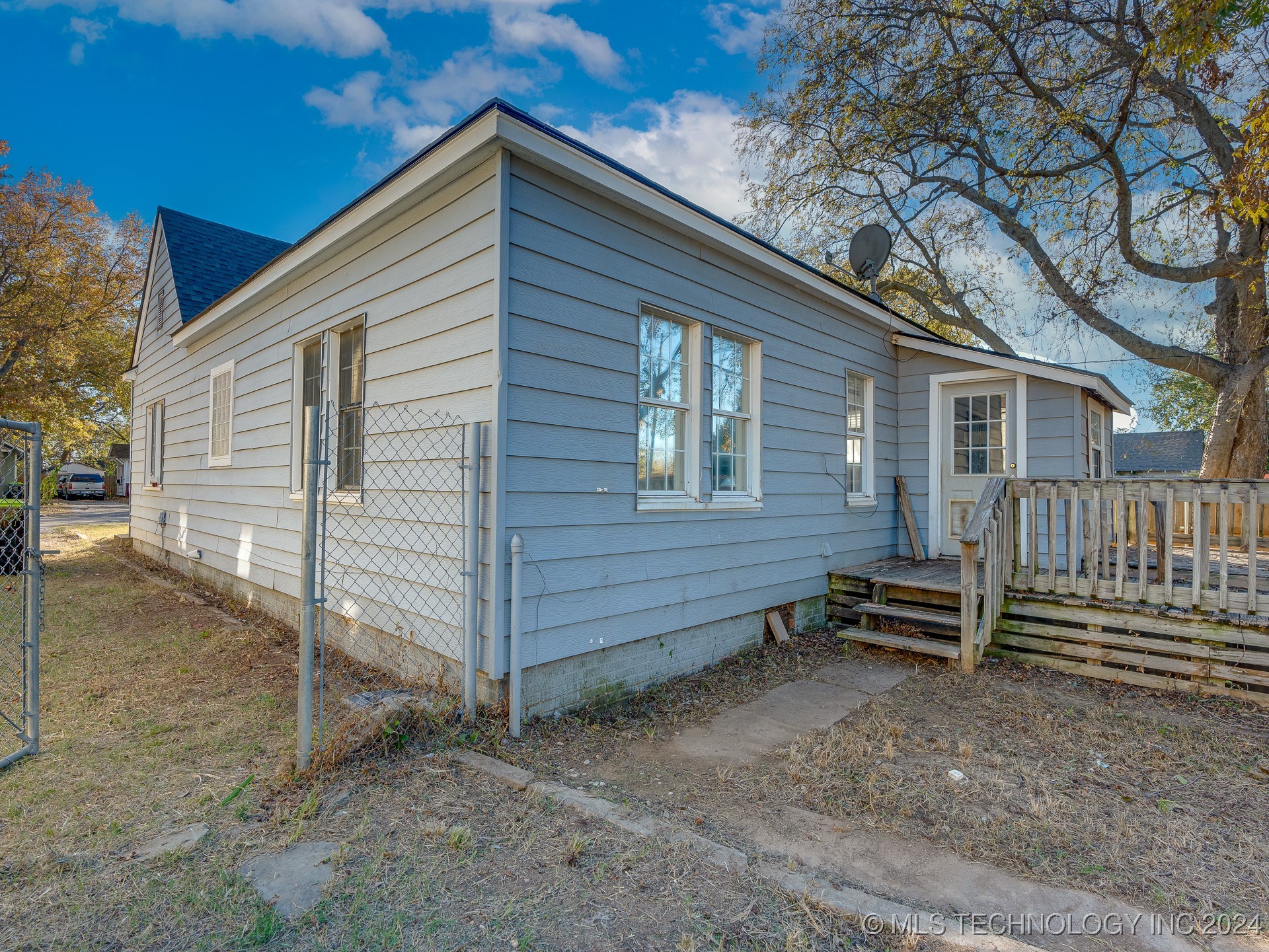 1116 E 8th