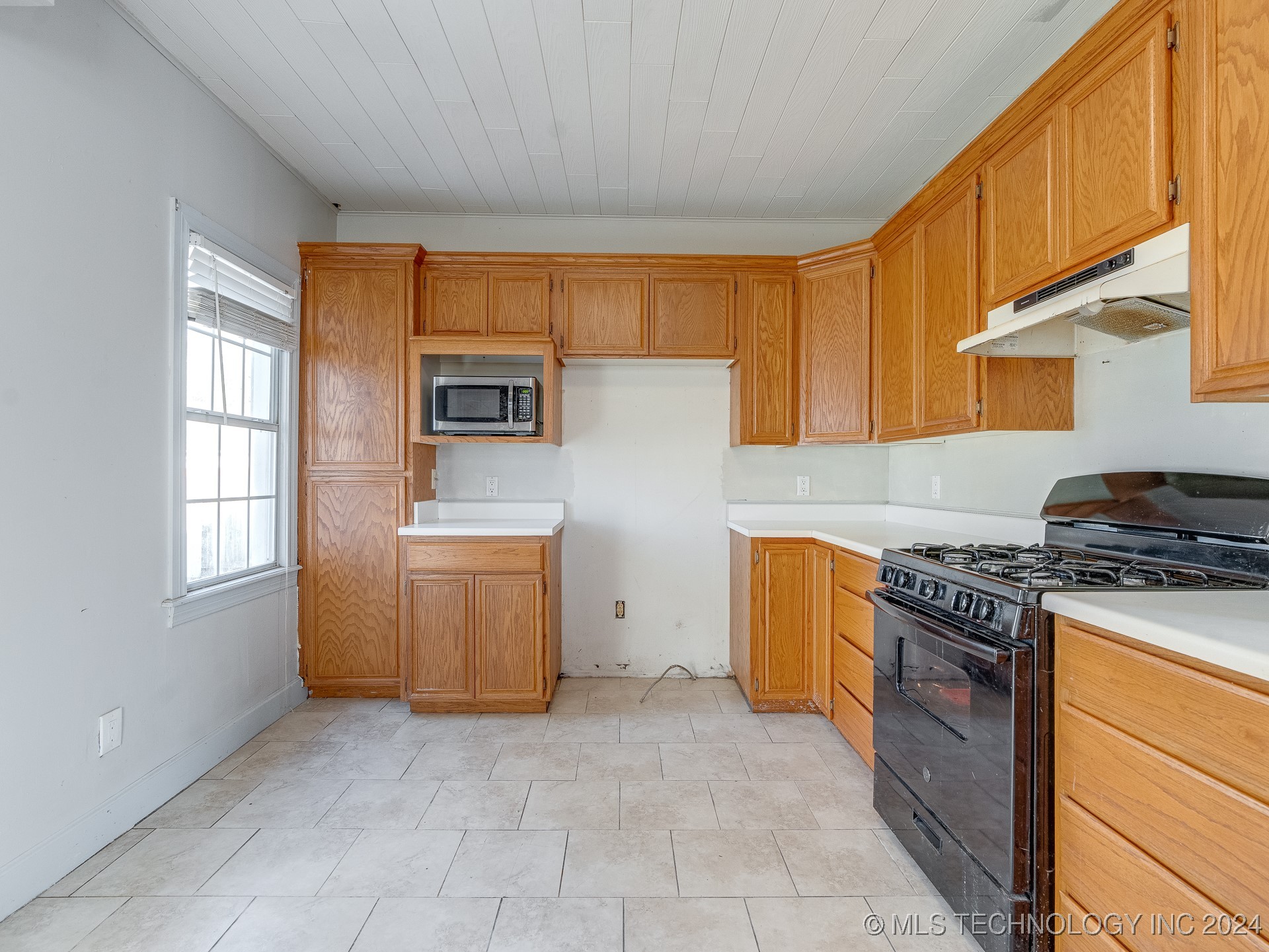 1116 E 8th