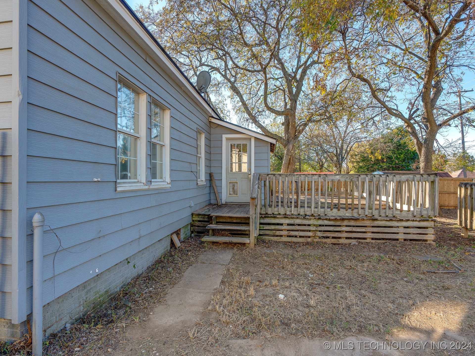1116 E 8th