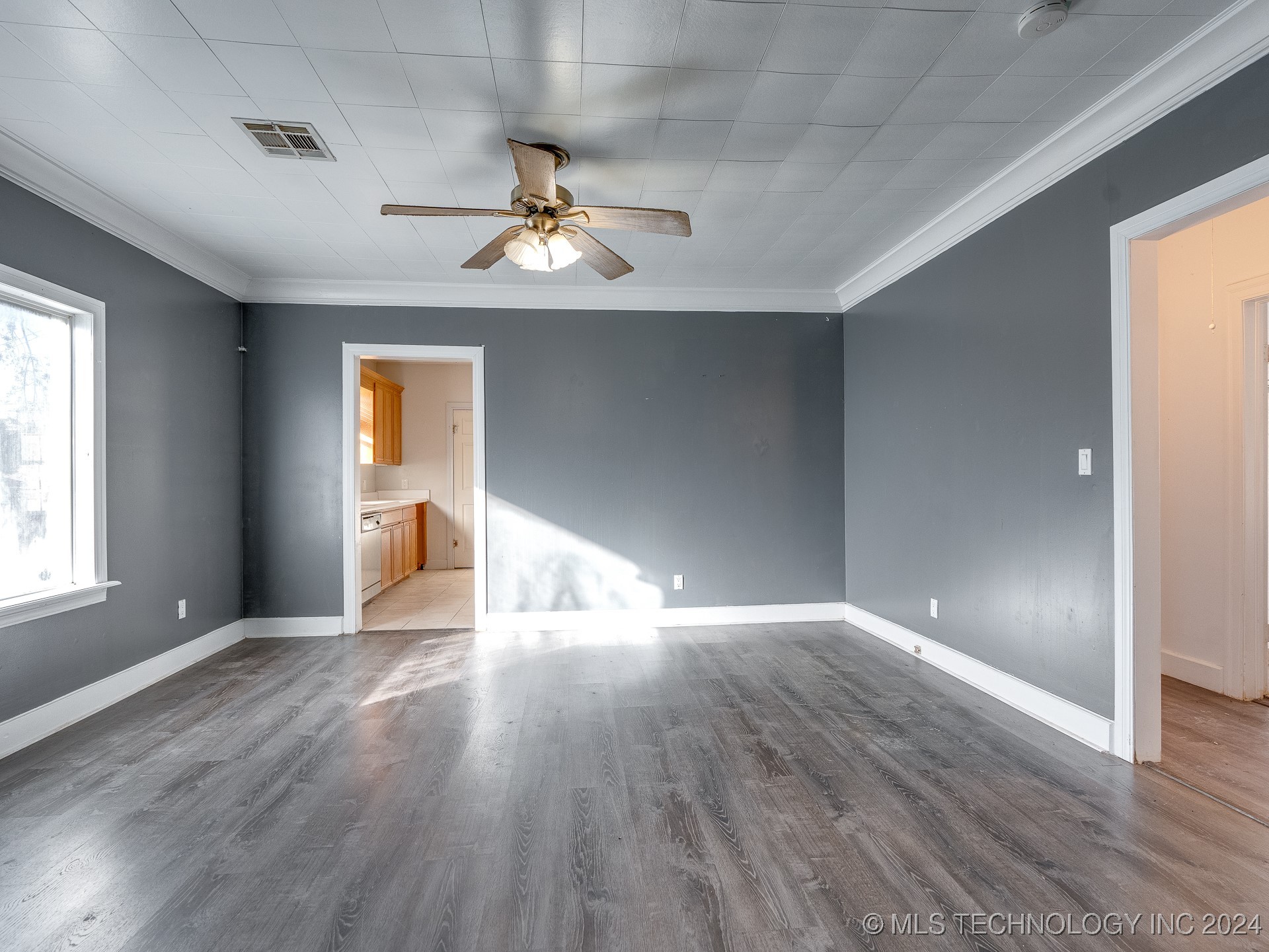 1116 E 8th
