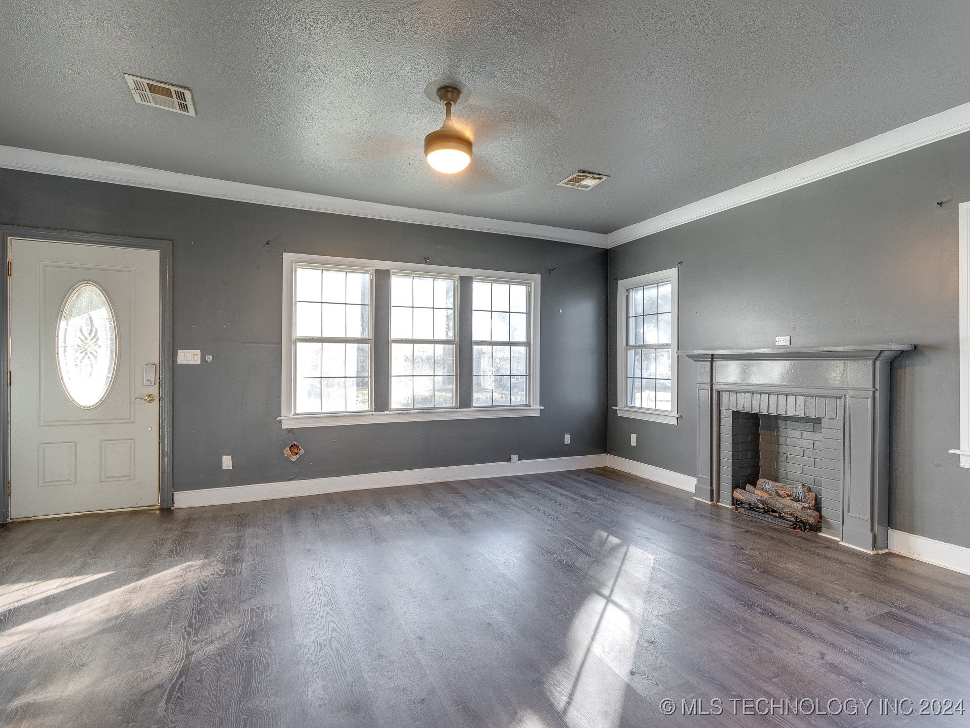 1116 E 8th