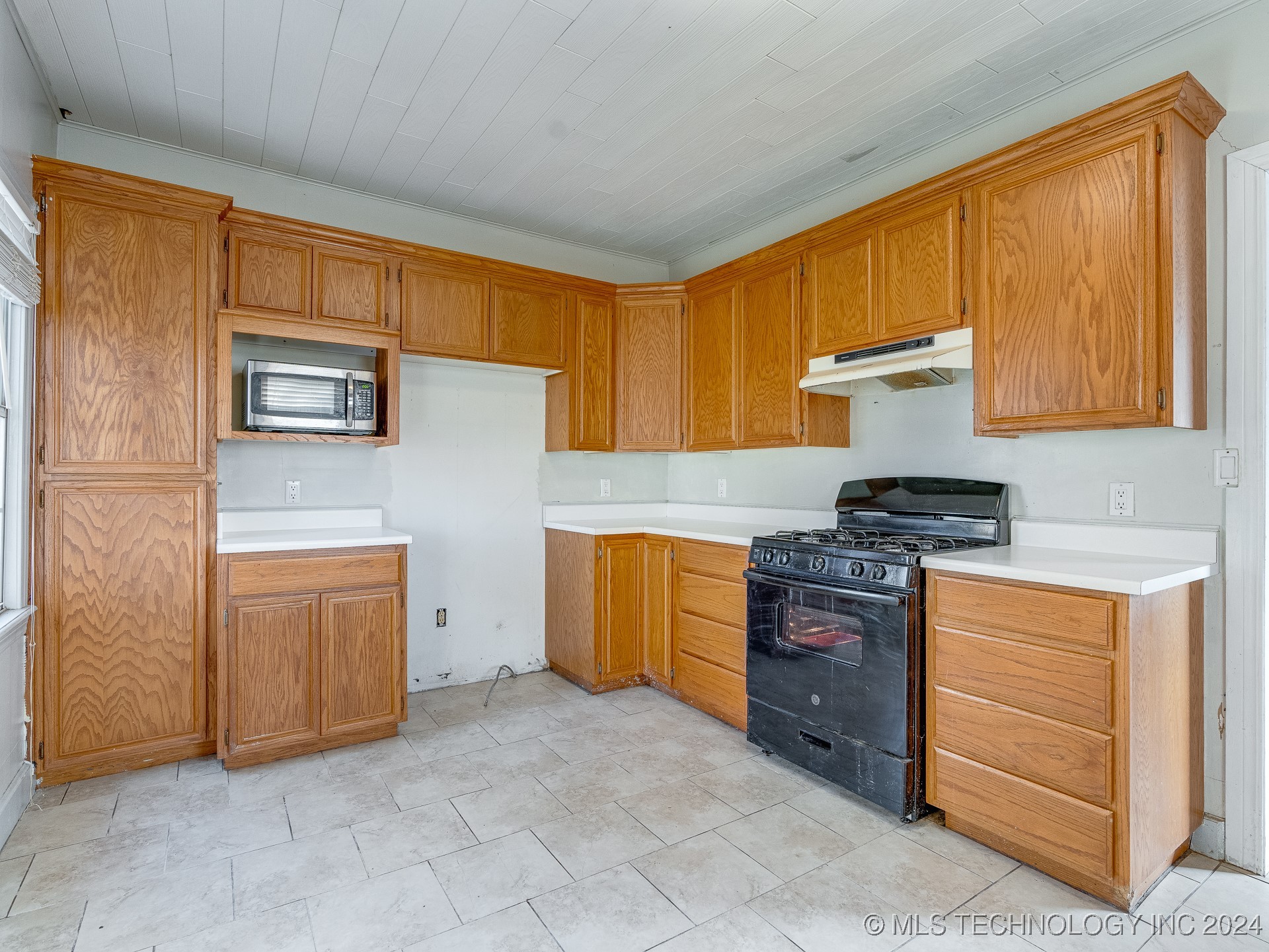 1116 E 8th