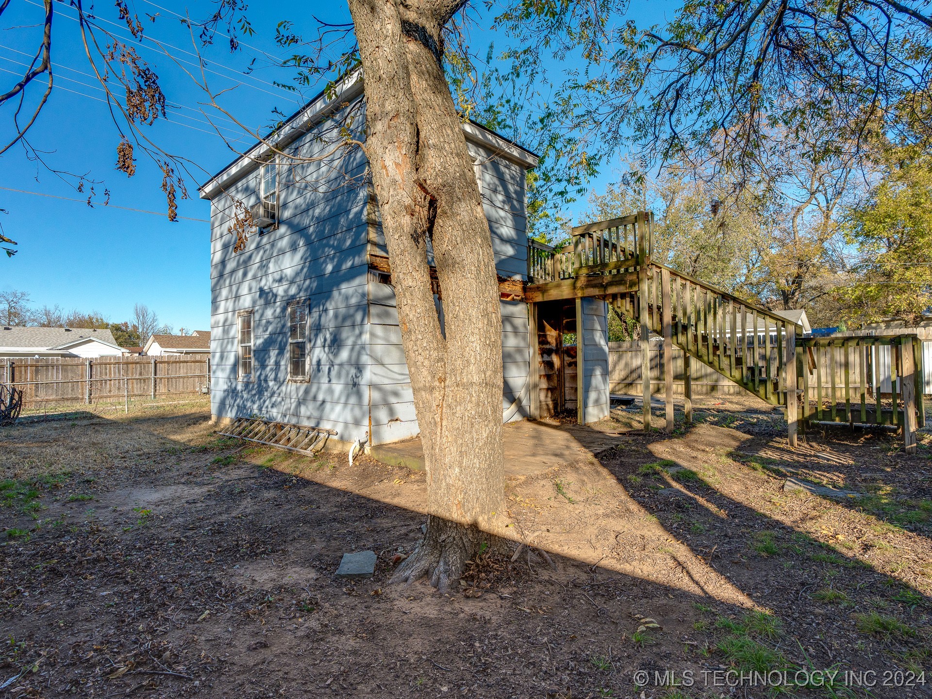 1116 E 8th