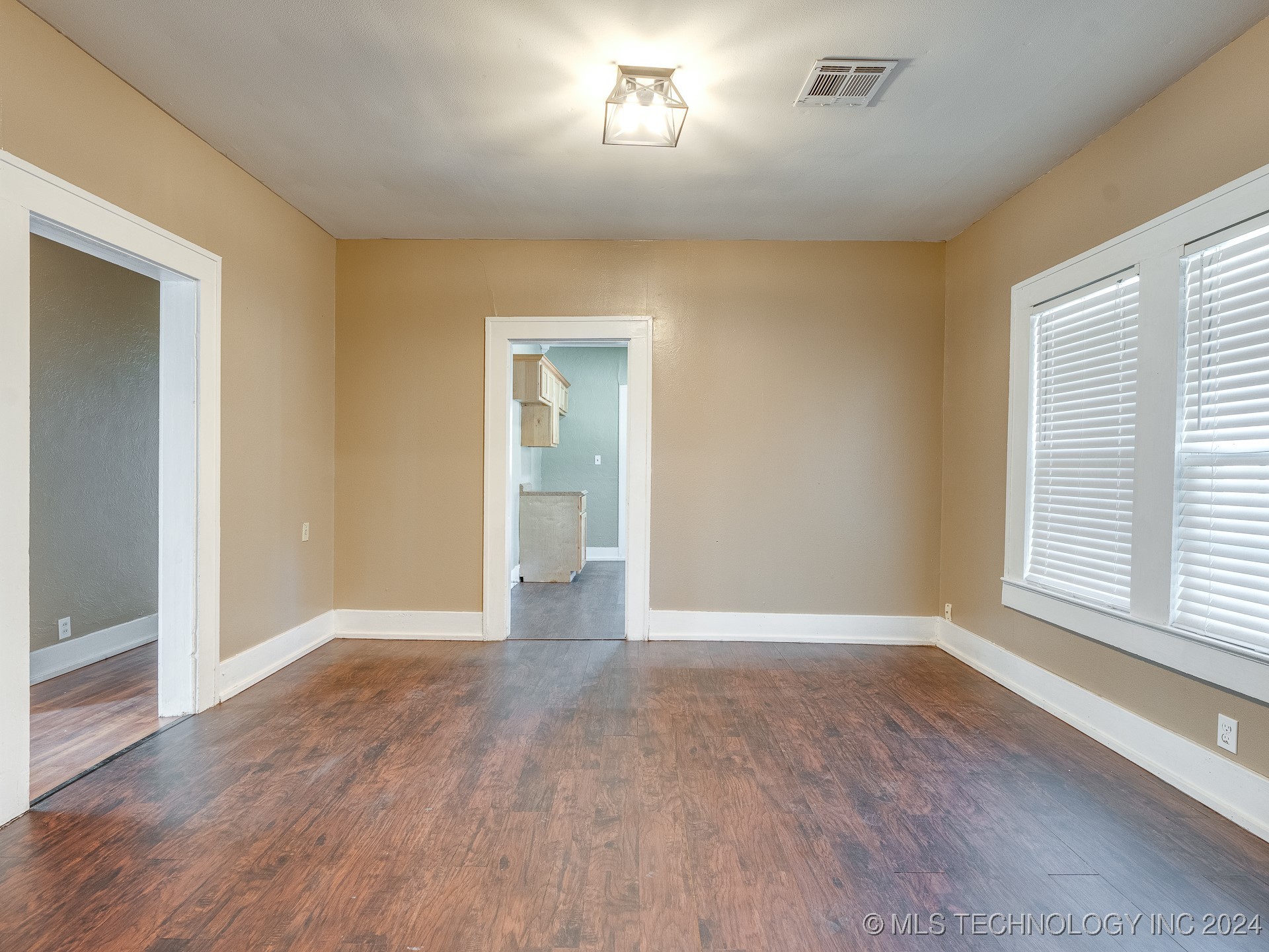 1225 S Johnston