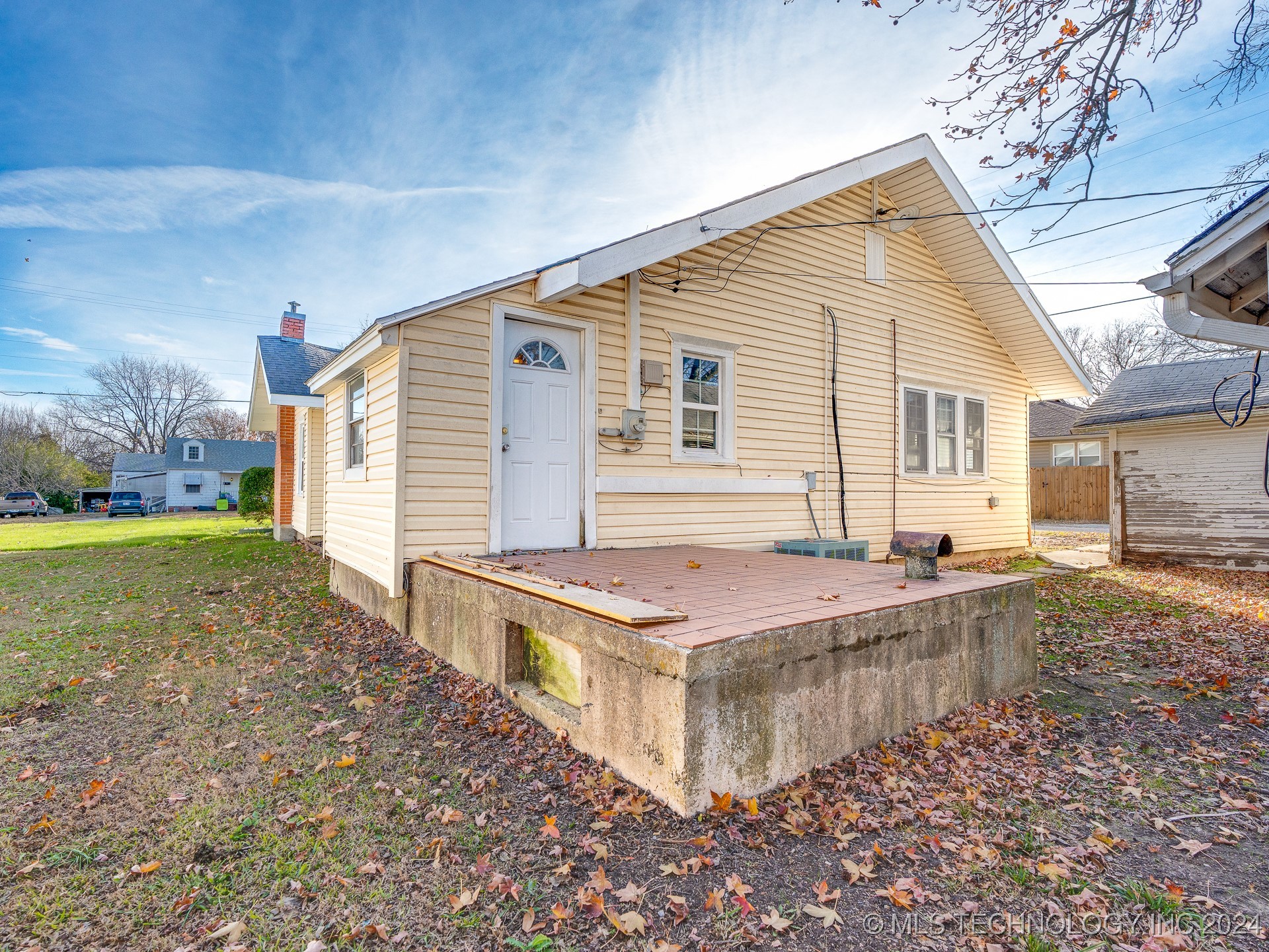1225 S Johnston