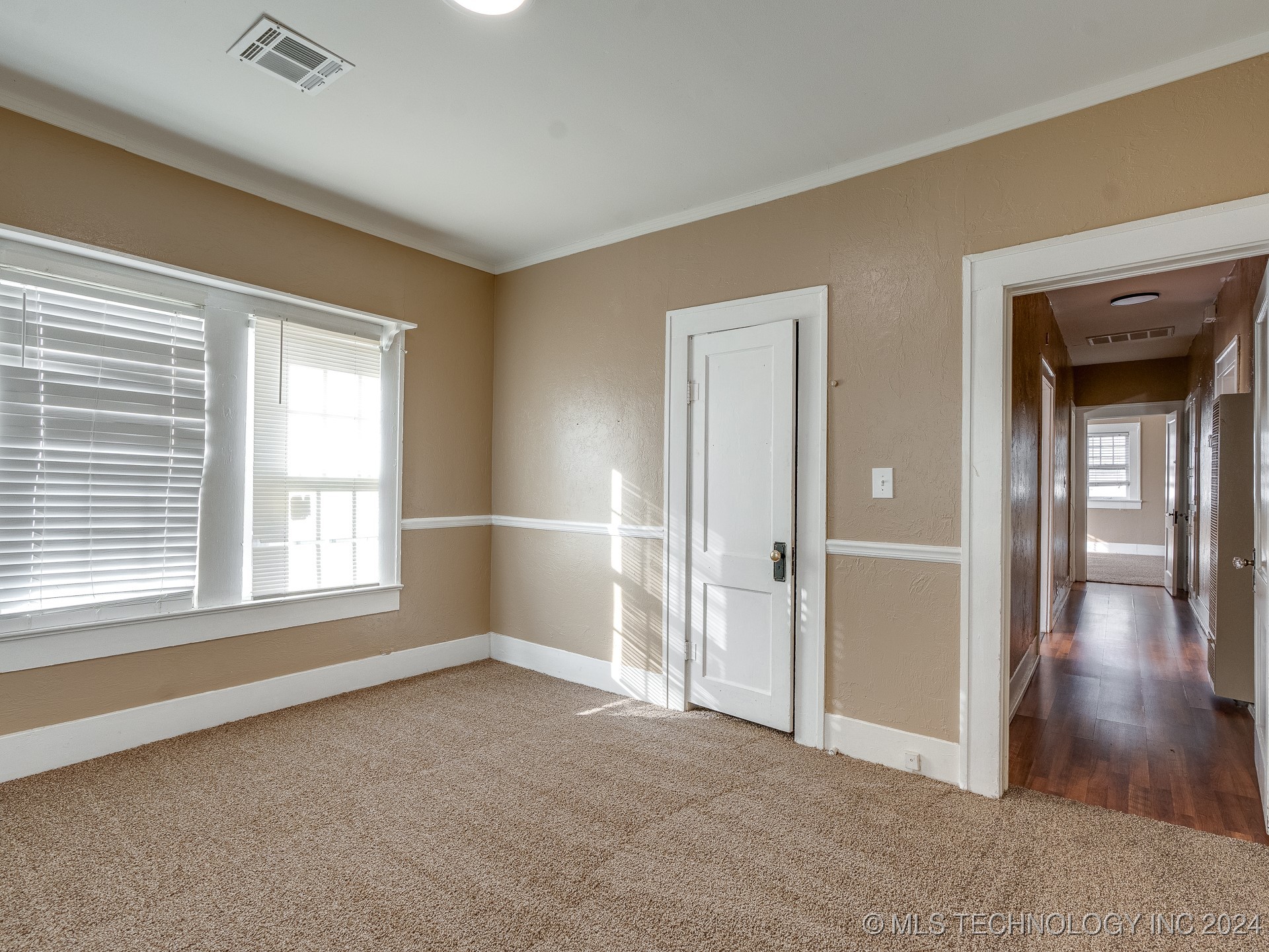 1225 S Johnston