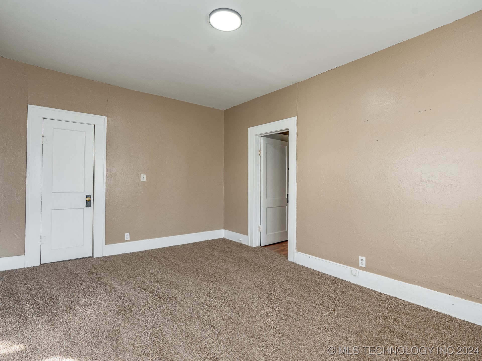 1225 S Johnston
