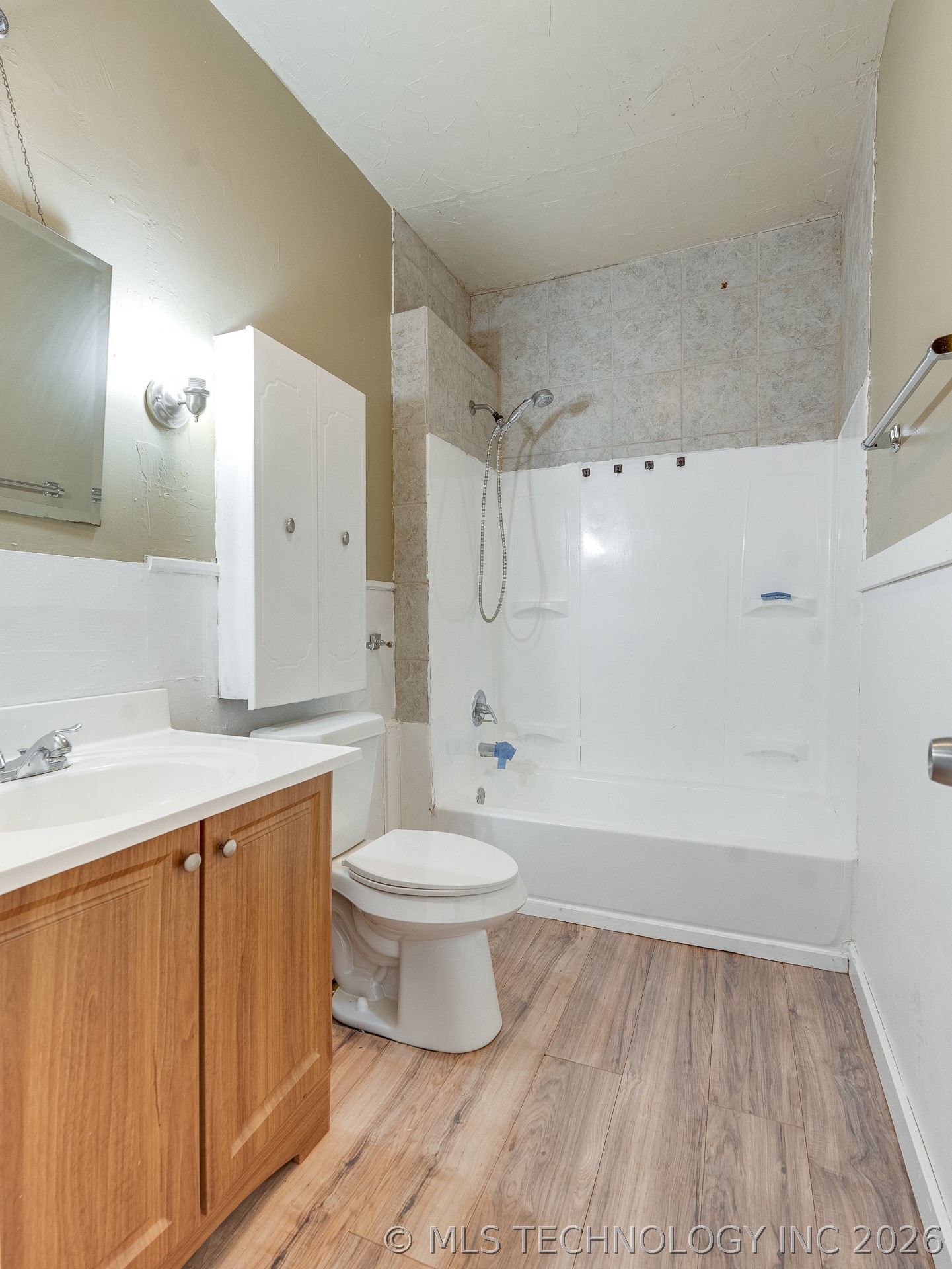 1225 S Johnston