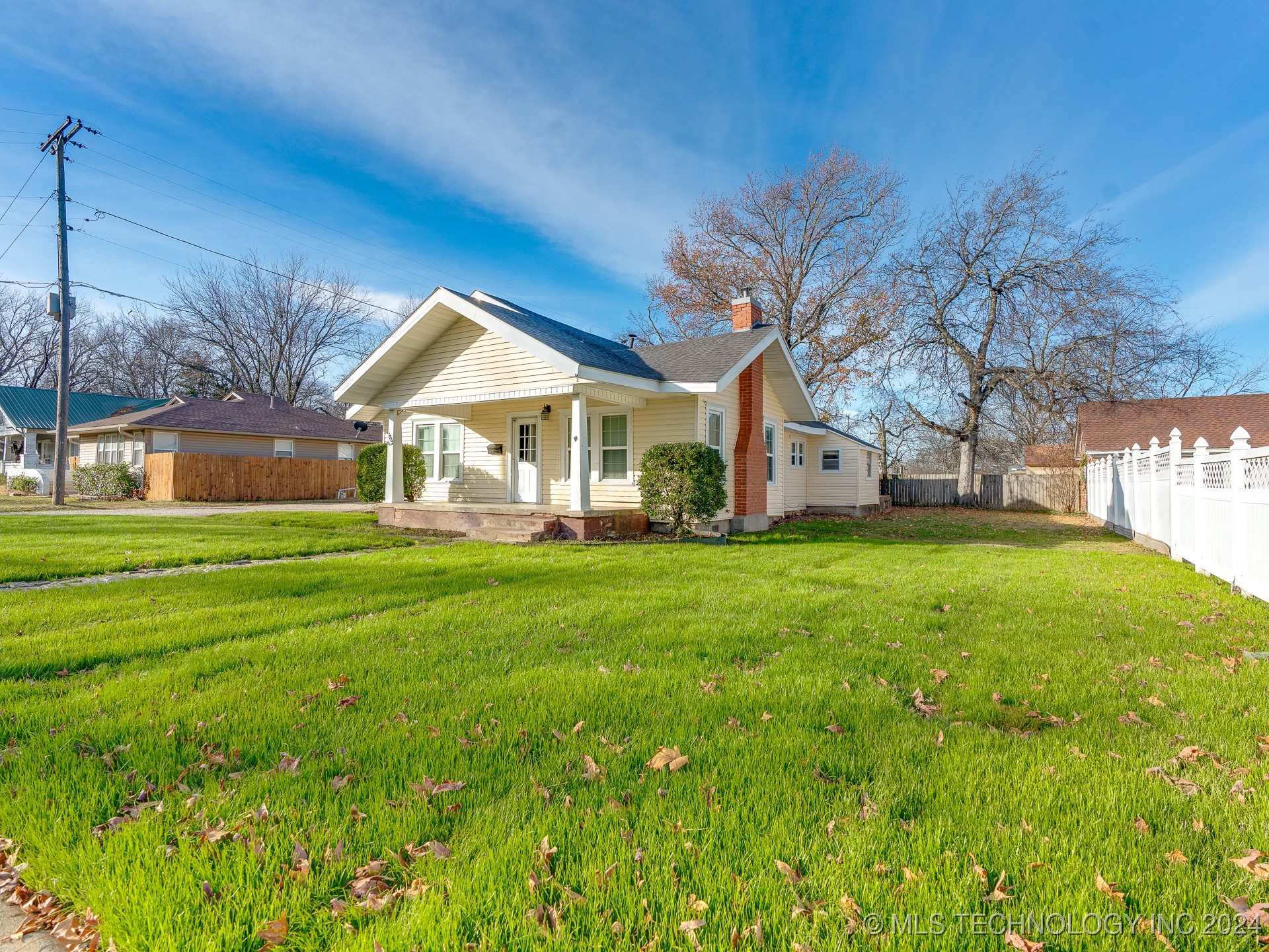 1225 S Johnston