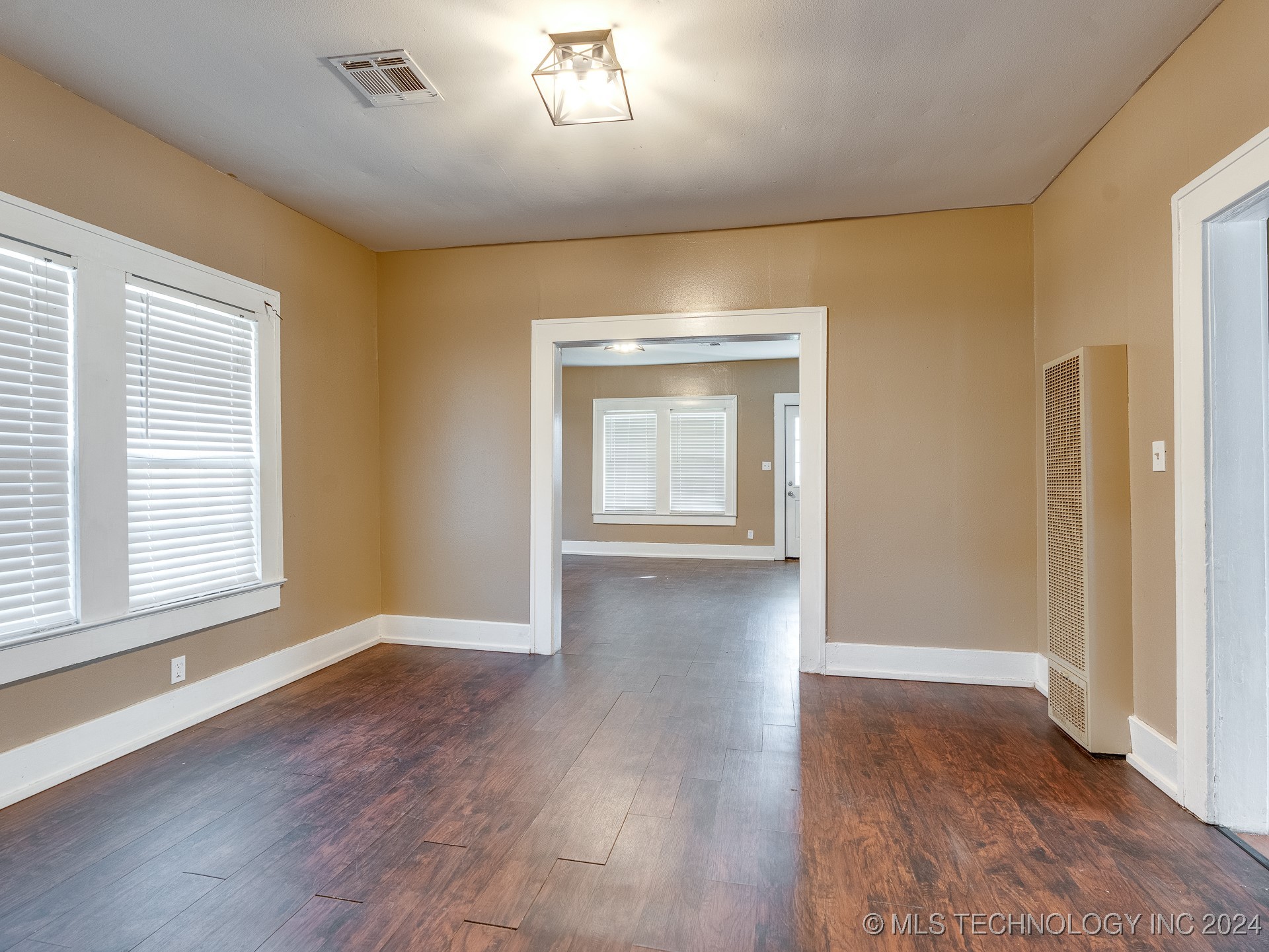 1225 S Johnston