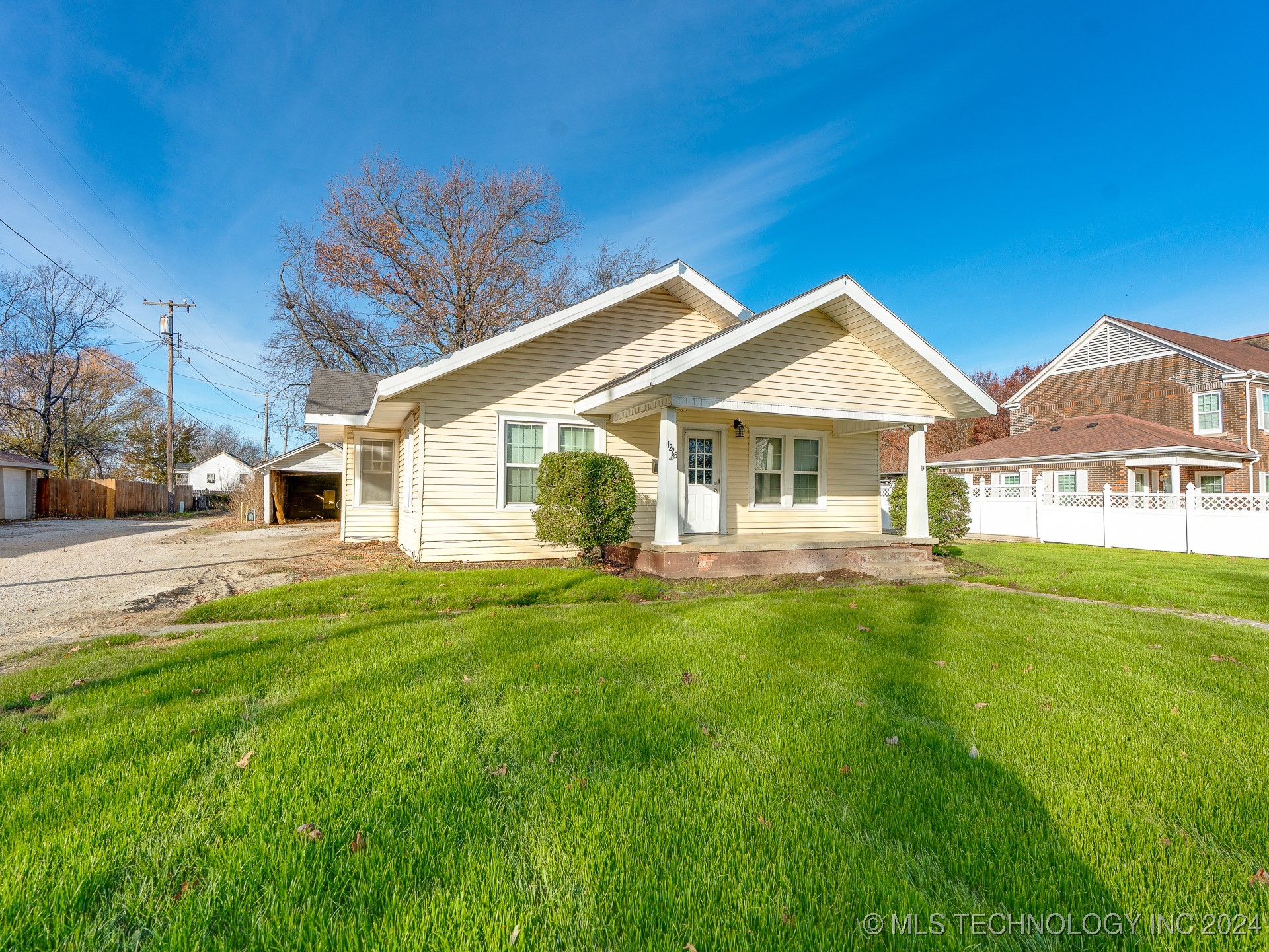 1225 S Johnston