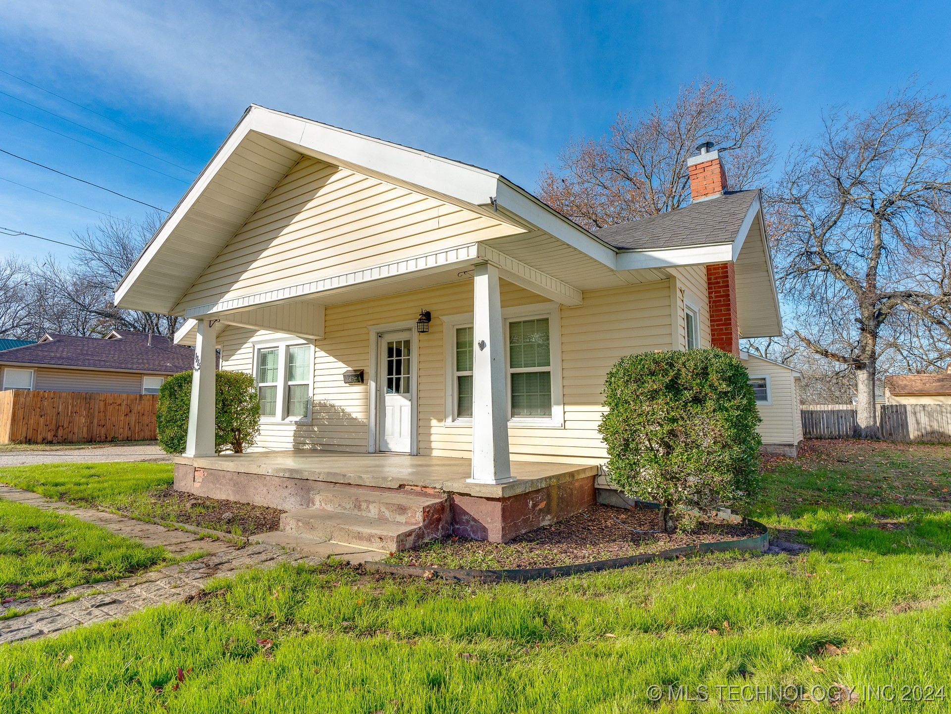 1225 S Johnston