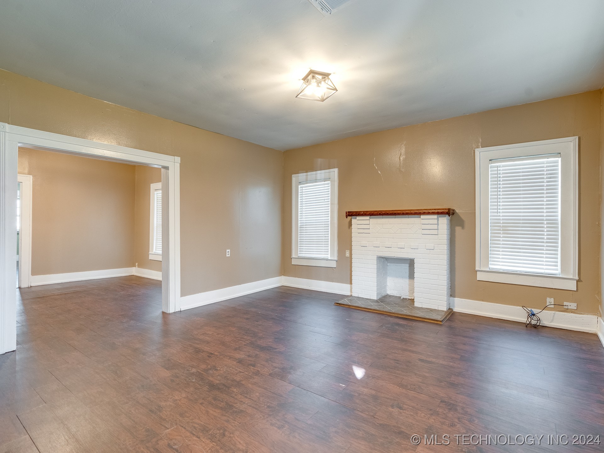 1225 S Johnston