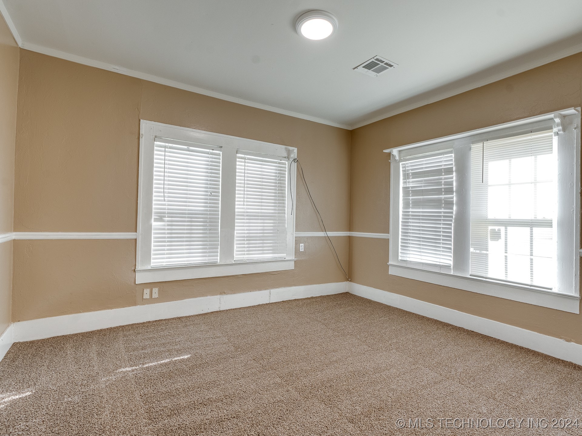 1225 S Johnston