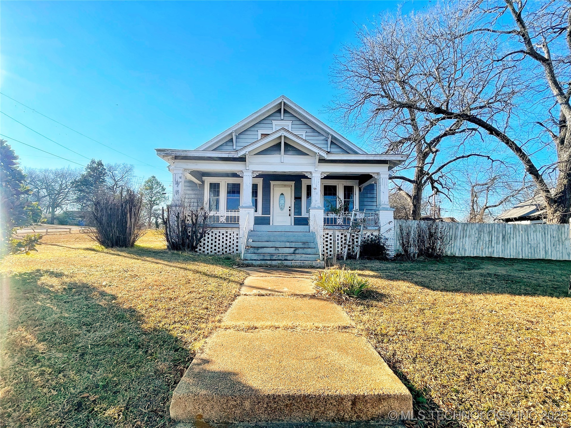 121 S Okfuskee Avenue