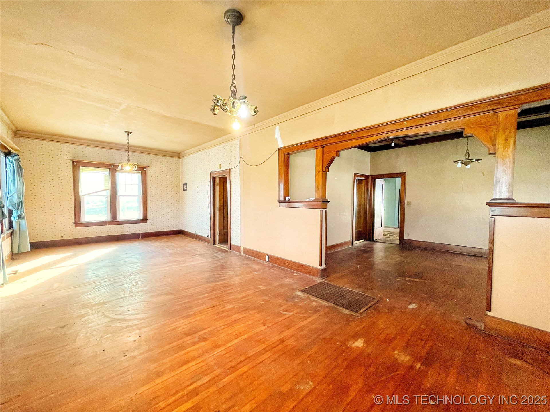 121 S Okfuskee Avenue